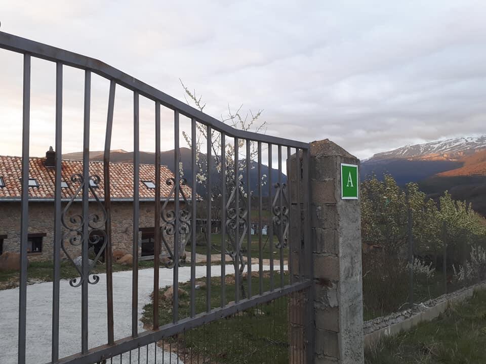 Albergue A'Noguera Castiello de Jaca Extérieur photo